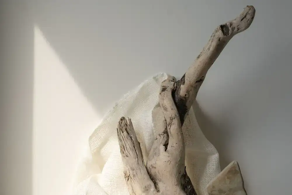 হাতে তৈরি পাটের পণ্য তৈরির দৃশ্য